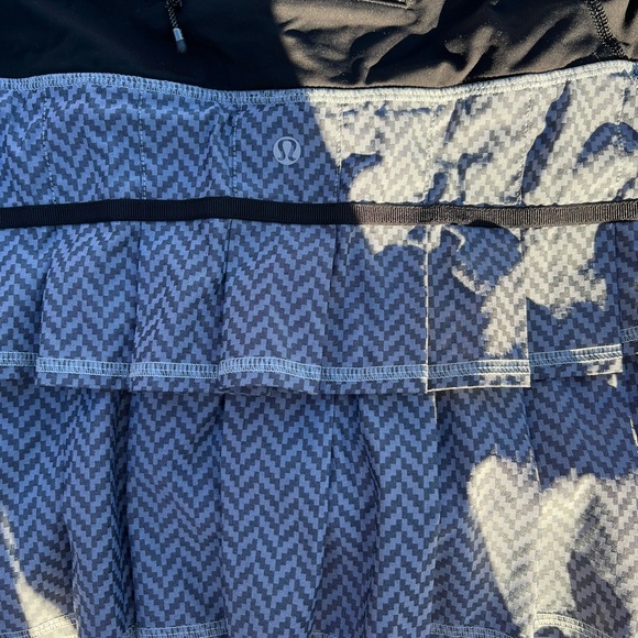 Black and grey lululemon Pace setter skirt Sz6reg - Picture 5 of 7